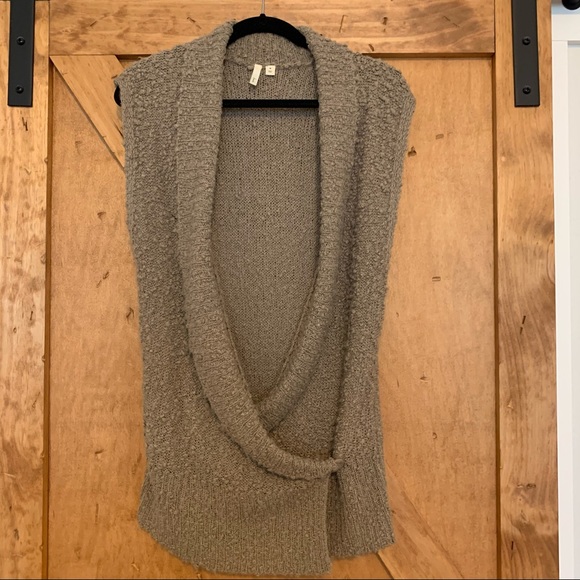 Sleeveless Cardigan - Picture 2 of 5